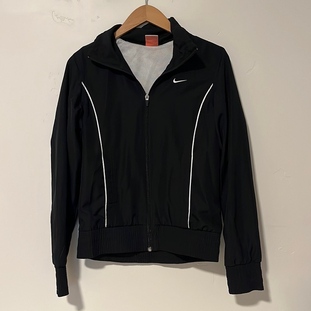woman’s nike jacket